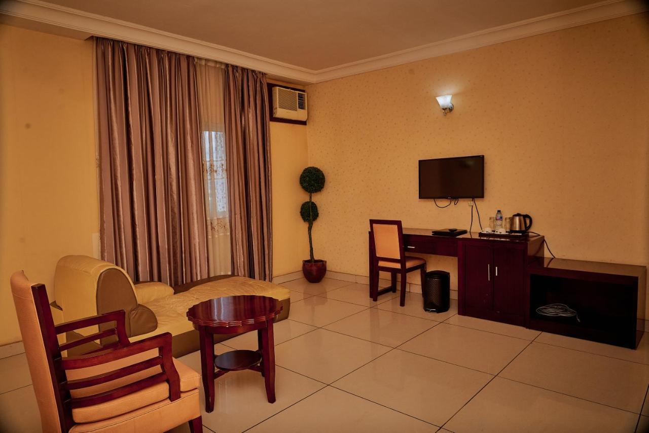 Barcelona Hotels, Abuja Mobushipe Exterior foto