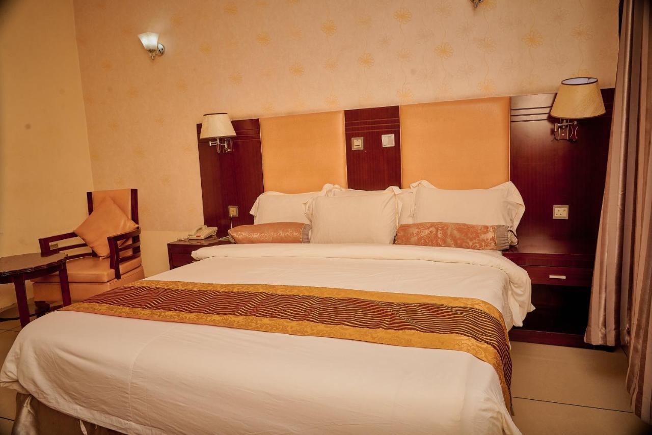 Barcelona Hotels, Abuja Mobushipe Exterior foto