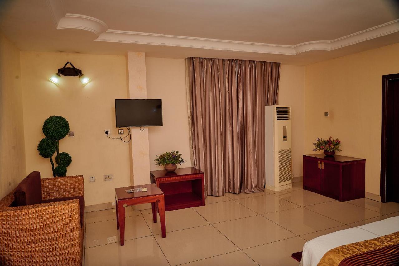 Barcelona Hotels, Abuja Mobushipe Exterior foto