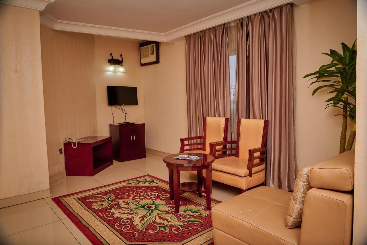 Barcelona Hotels, Abuja Mobushipe Exterior foto