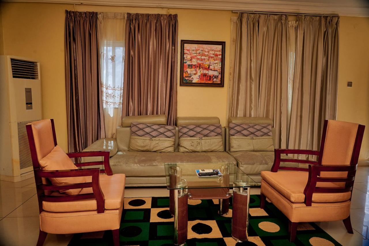 Barcelona Hotels, Abuja Mobushipe Exterior foto