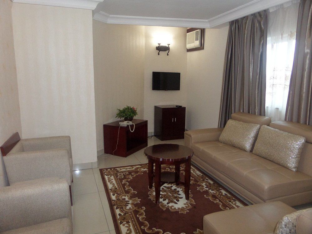 Barcelona Hotels, Abuja Mobushipe Exterior foto