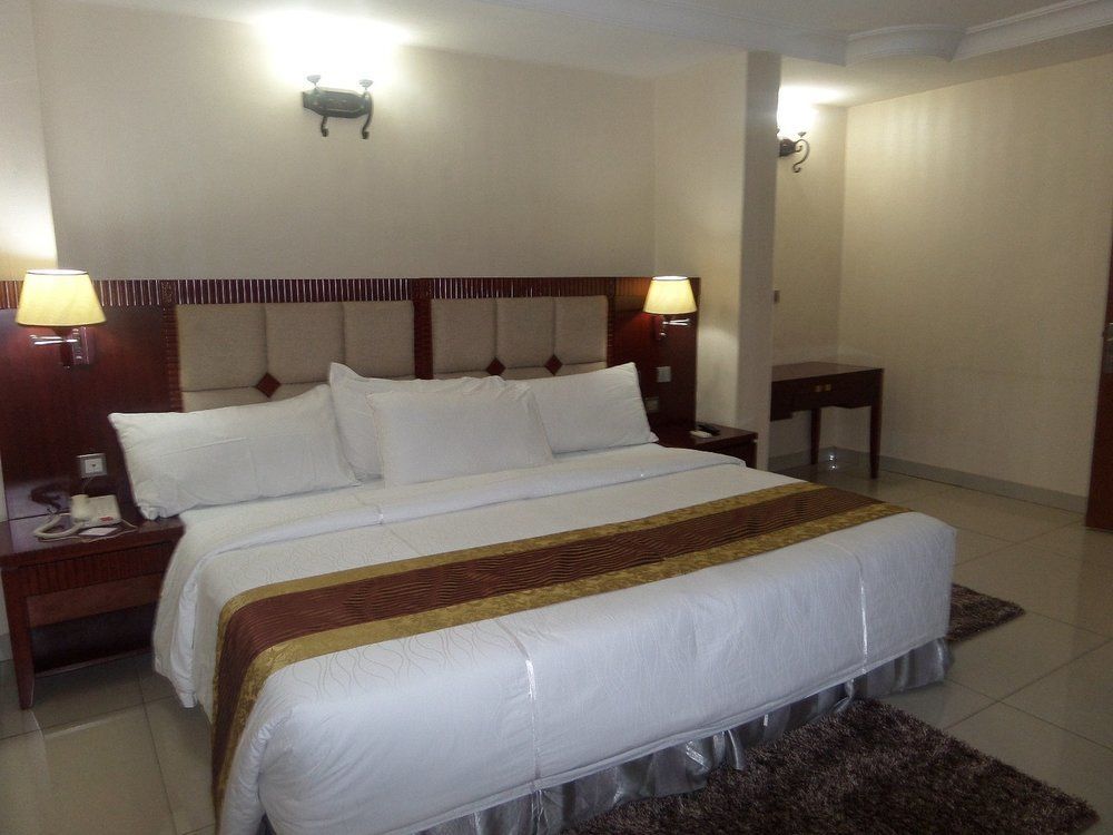 Barcelona Hotels, Abuja Mobushipe Exterior foto