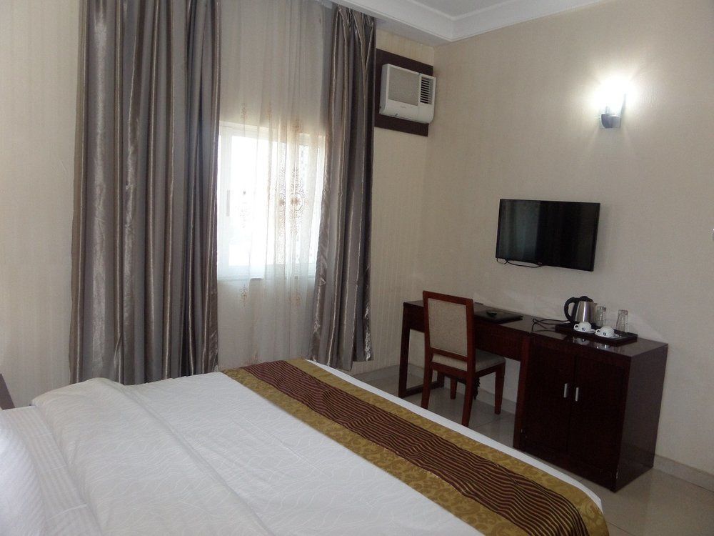 Barcelona Hotels, Abuja Mobushipe Exterior foto