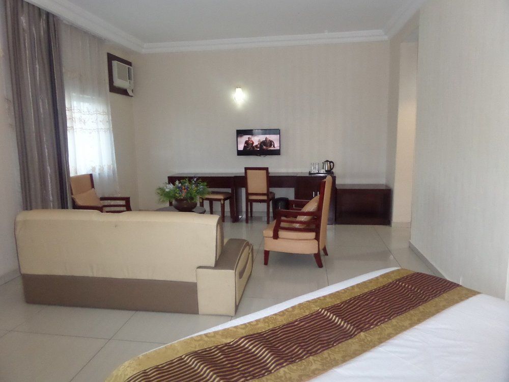 Barcelona Hotels, Abuja Mobushipe Exterior foto