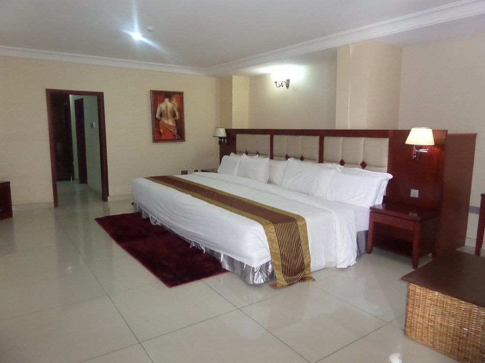 Barcelona Hotels, Abuja Mobushipe Exterior foto