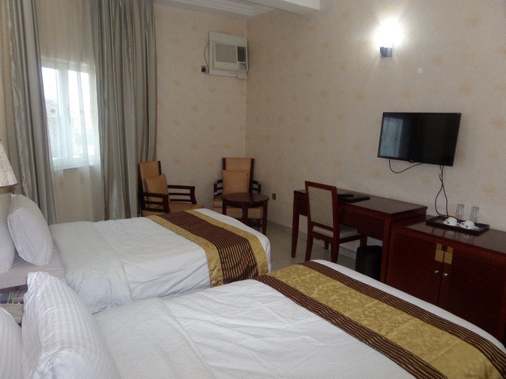 Barcelona Hotels, Abuja Mobushipe Exterior foto